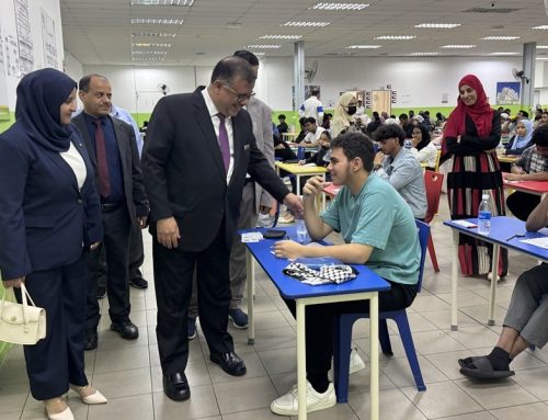 السفير باحميد يتفقد سير اختبارات إنهاء المرحلة الثانوية للمدارس اليمنية في ماليزيا