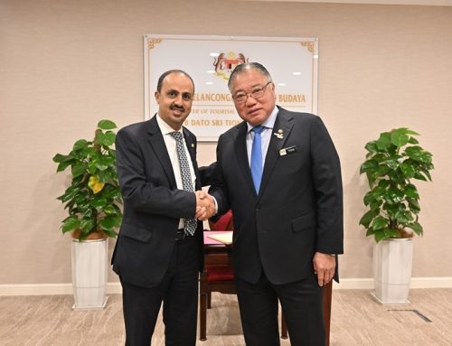 الإرياني يبحث مع نظيره الماليزي تعزيز التعاون السياحي والثقافي بين البلدين