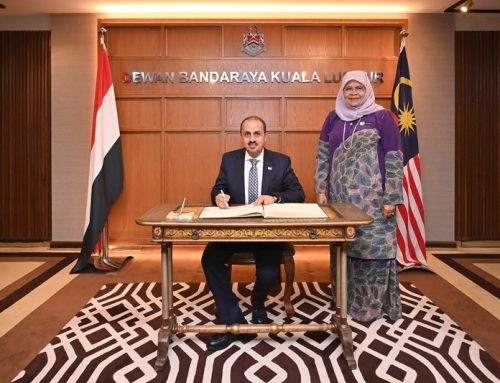 الإرياني يبحث مع عمدة كوالالمبور تعزيز التعاون في المجالات الإعلامية والثقافية والسياحية