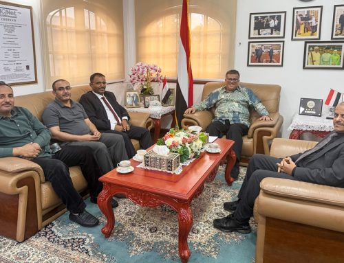 السفير باحميد يلتقي طاقم الملحقية الثقافية ويبحث سبل تطوير العمل الأكاديمي وخدمة الطلبة