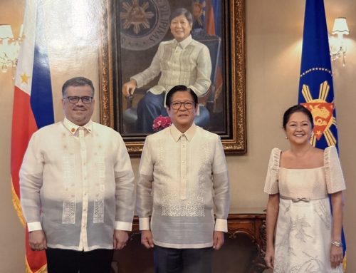 السفير باحميد ينقل تحيات فخامة الرئيس د. رشاد العليمي إلى الرئيس الفلبيني خلال حفل الاستقبال بالعاصمة مانيلا