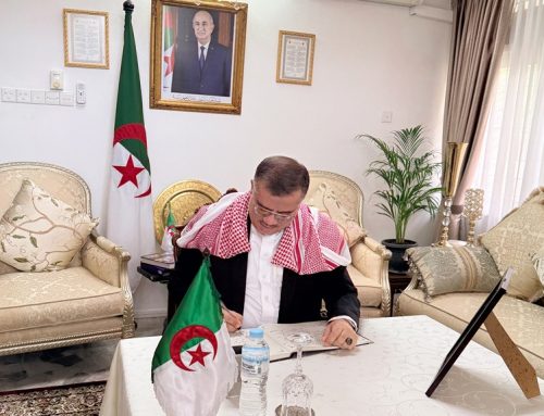 السفير باحميد يؤدي واجب العزاء في وفاة الرئيس الجزائري الأسبق اليامين زروال