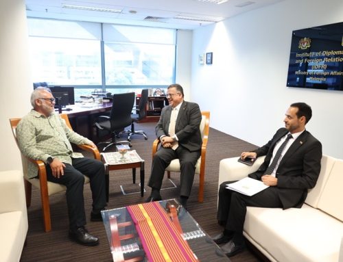 السفير باحميد يبحث مع مدير معهد الدبلوماسية والعلاقات الخارجية الماليزي تعزيز التعاون في تأهيل الكوادر الدبلوماسية