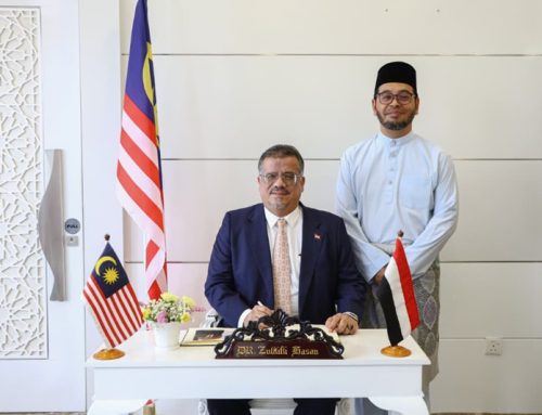 السفير باحميد يلتقي وزير الشؤون الدينية الماليزي ويبحثان تعزيز التعاون المشترك