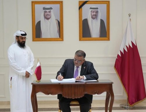 سفير اليمن لدى ماليزيا يؤدي واجب العزاء في وفاة الأمير الوالد الشيخ حمد بن خليفة آل ثاني