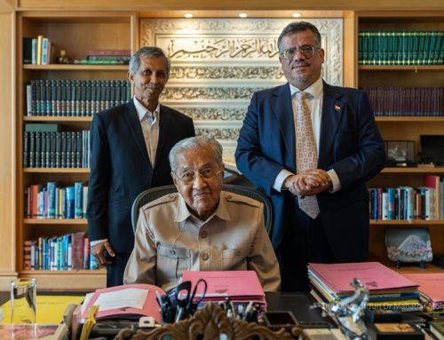 السفير باحميد يعزي رئيس الوزراء الماليزي الأسبق مهاتير محمد ويطلعه على تطورات الأوضاع في اليمن